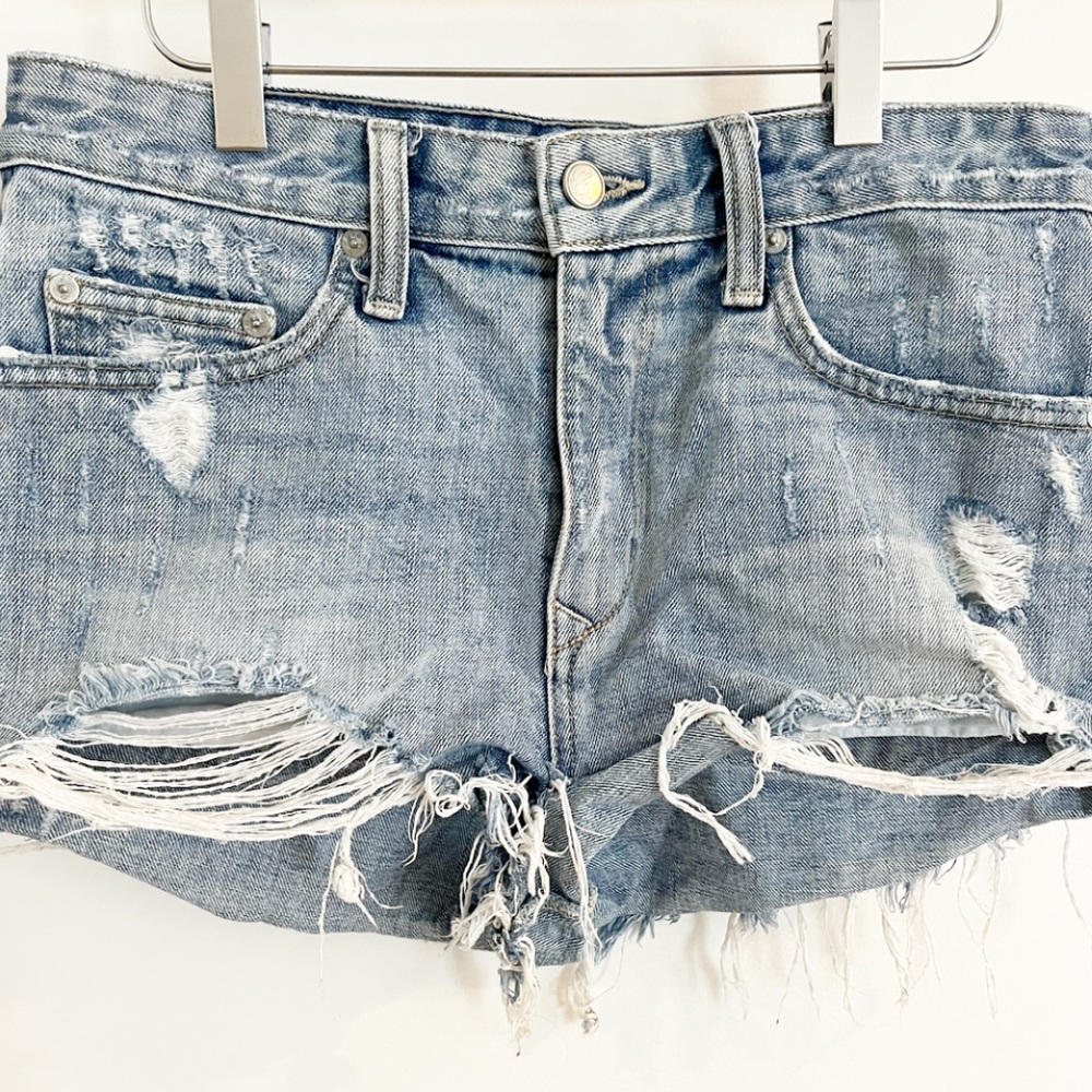 Lovers + Friends Jack High-Rise Short Size 28
Color: Genesee
